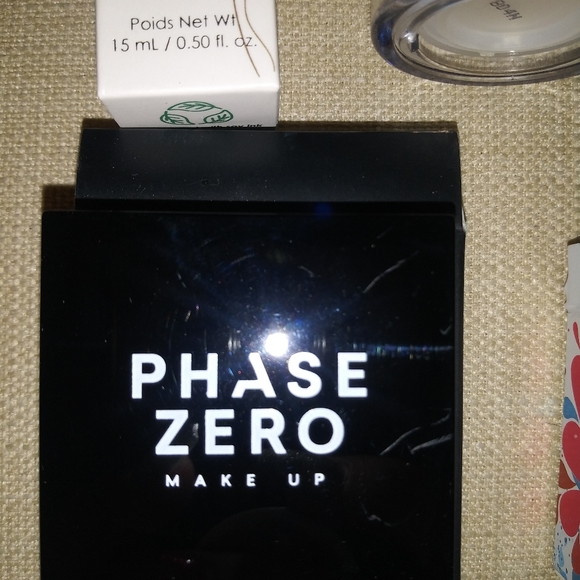 Makeup bundle - Picture 3 of 8